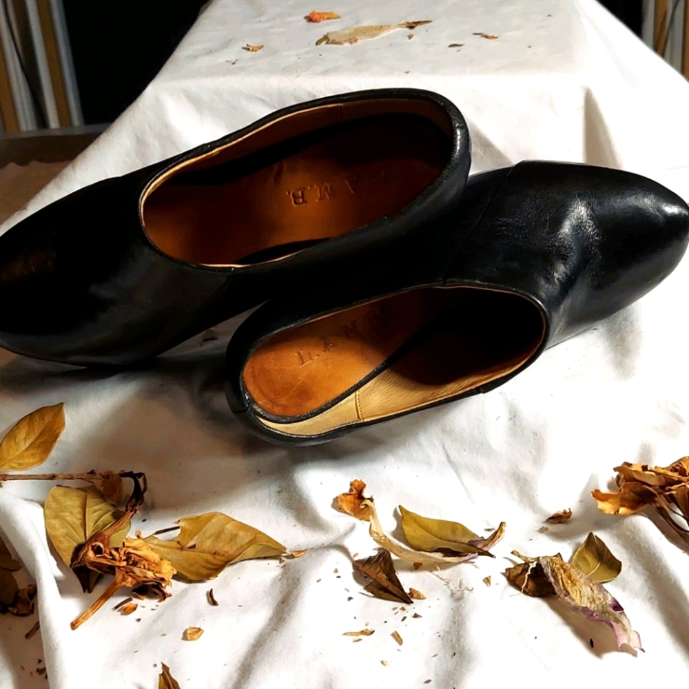 L.A.M.B. ladies  black leather clog - Picture 5 of 10